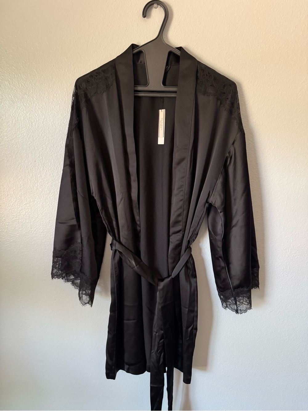 Victoria’s Secret Black Satin Lace Robe – NWT – XS (Relaxed Fit)
